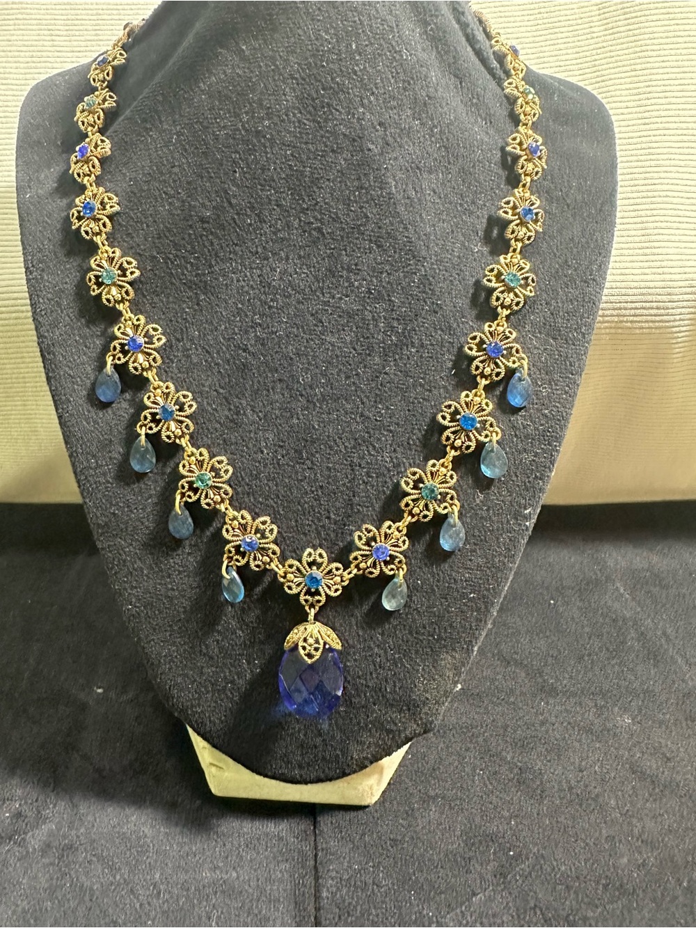 Vtg: Avon Briolette Blue Rhinestone Floral Y drop Necklace - Picture 3 of 9